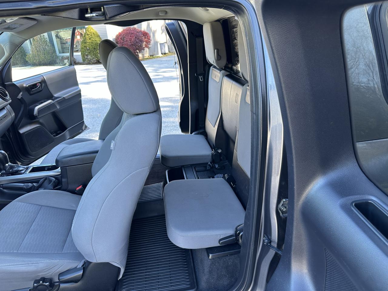 Toyota Tacoma 4WD Access Cab I4 AT SR5 (Natl) 2016
