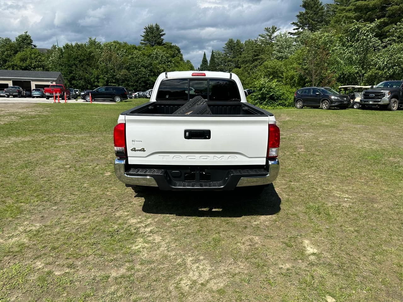 Toyota Tacoma SR5 Access Cab 6' Bed I4 4x4 AT (Natl) 2017
