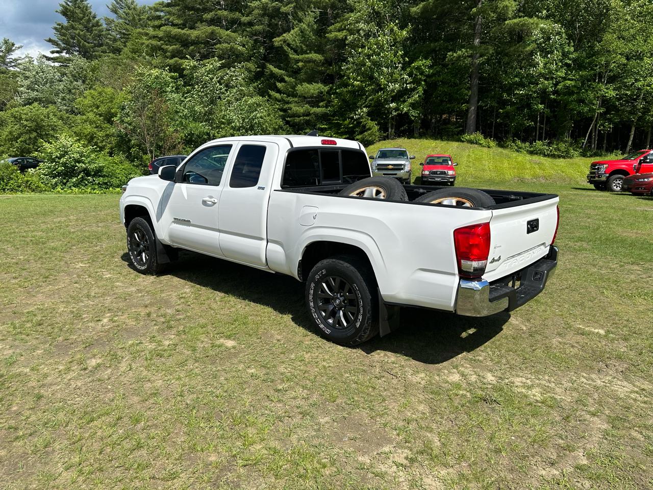 Toyota Tacoma SR5 Access Cab 6' Bed I4 4x4 AT (Natl) 2017