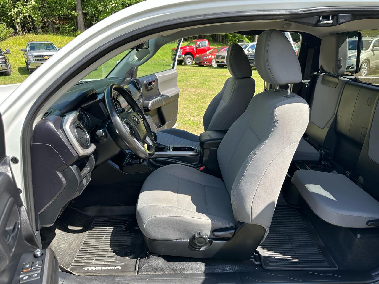 Toyota Tacoma SR5 Access Cab 6' Bed I4 4x4 AT (Natl) 2017