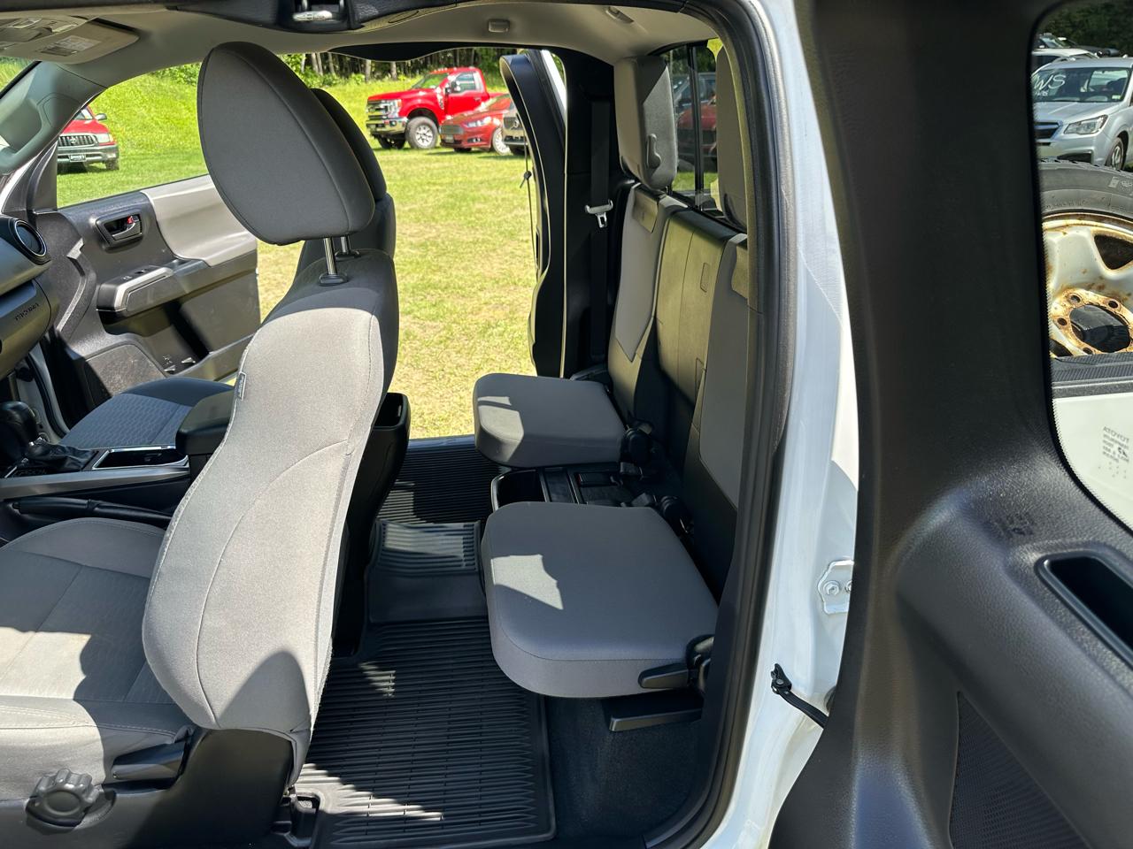 Toyota Tacoma SR5 Access Cab 6' Bed I4 4x4 AT (Natl) 2017