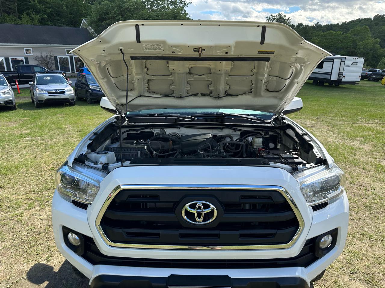 Toyota Tacoma SR5 Access Cab 6' Bed I4 4x4 AT (Natl) 2017