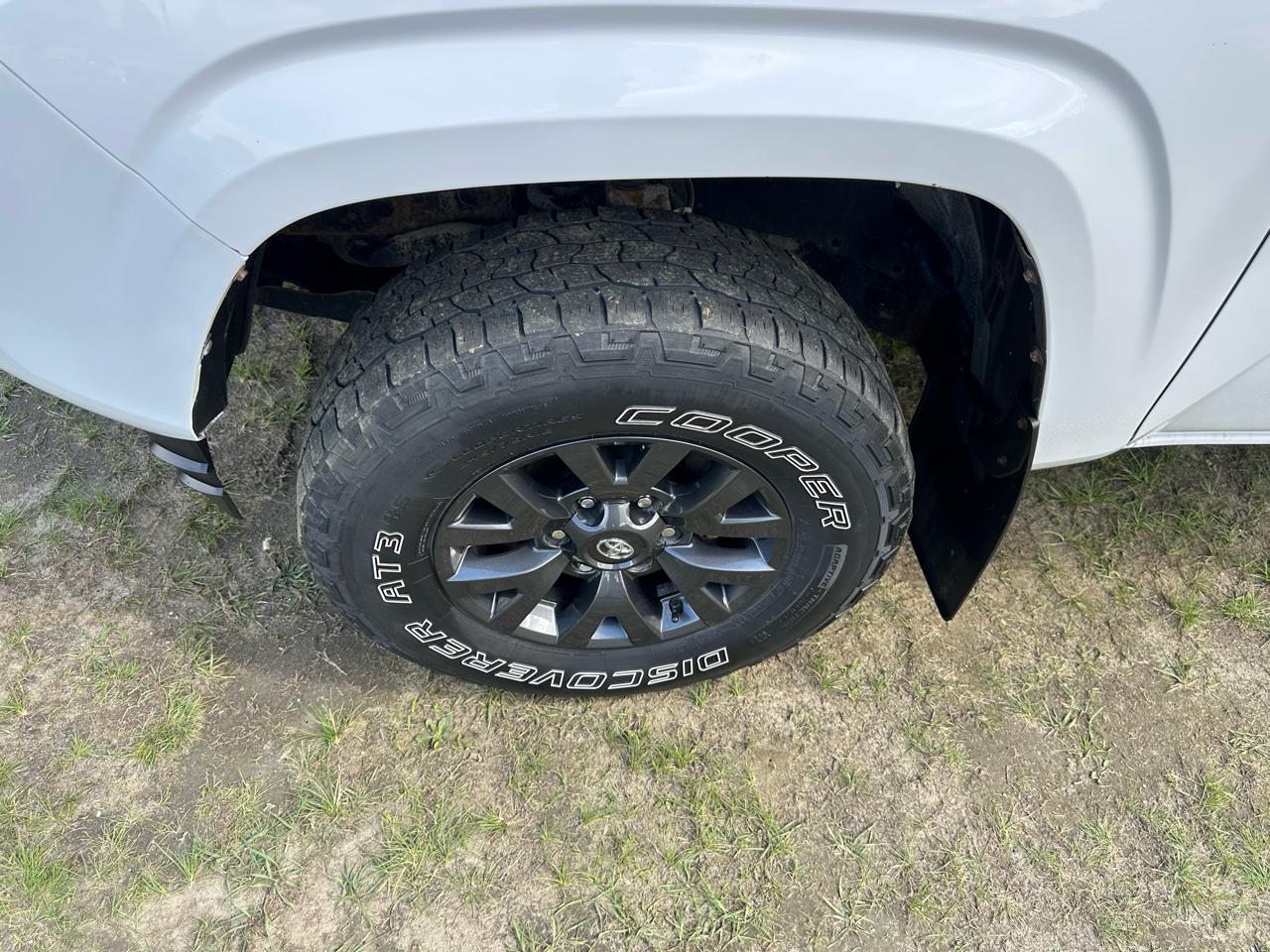 Toyota Tacoma SR5 Access Cab 6' Bed I4 4x4 AT (Natl) 2017