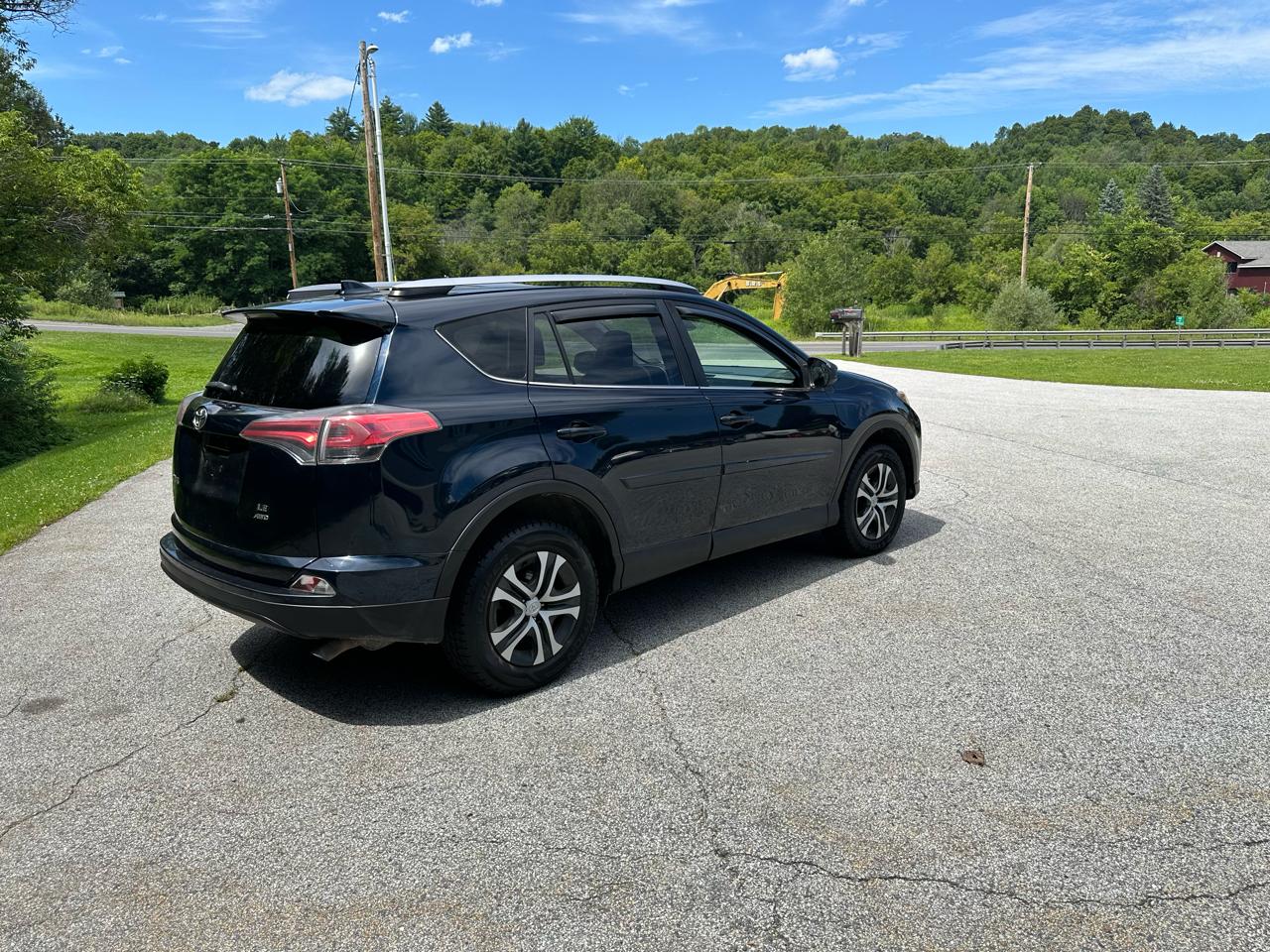 Toyota RAV4 LE AWD (Natl) 2018