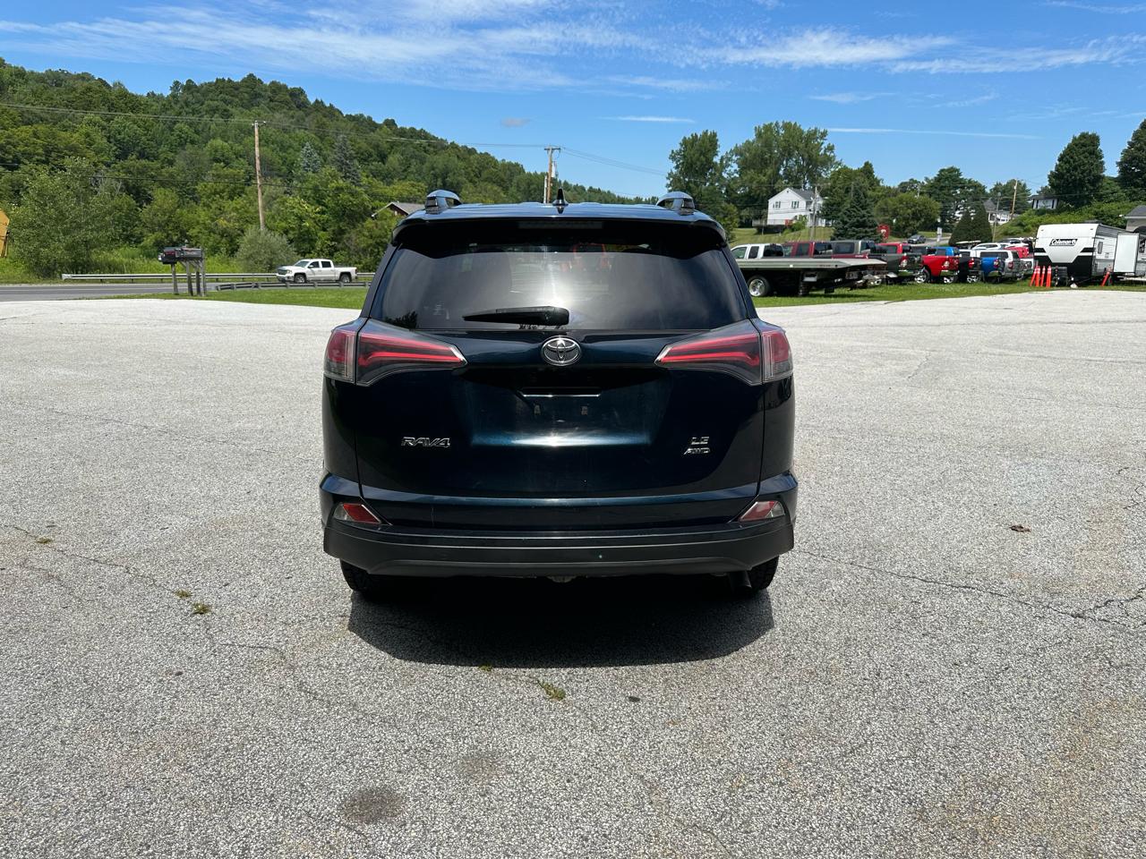 Toyota RAV4 LE AWD (Natl) 2018