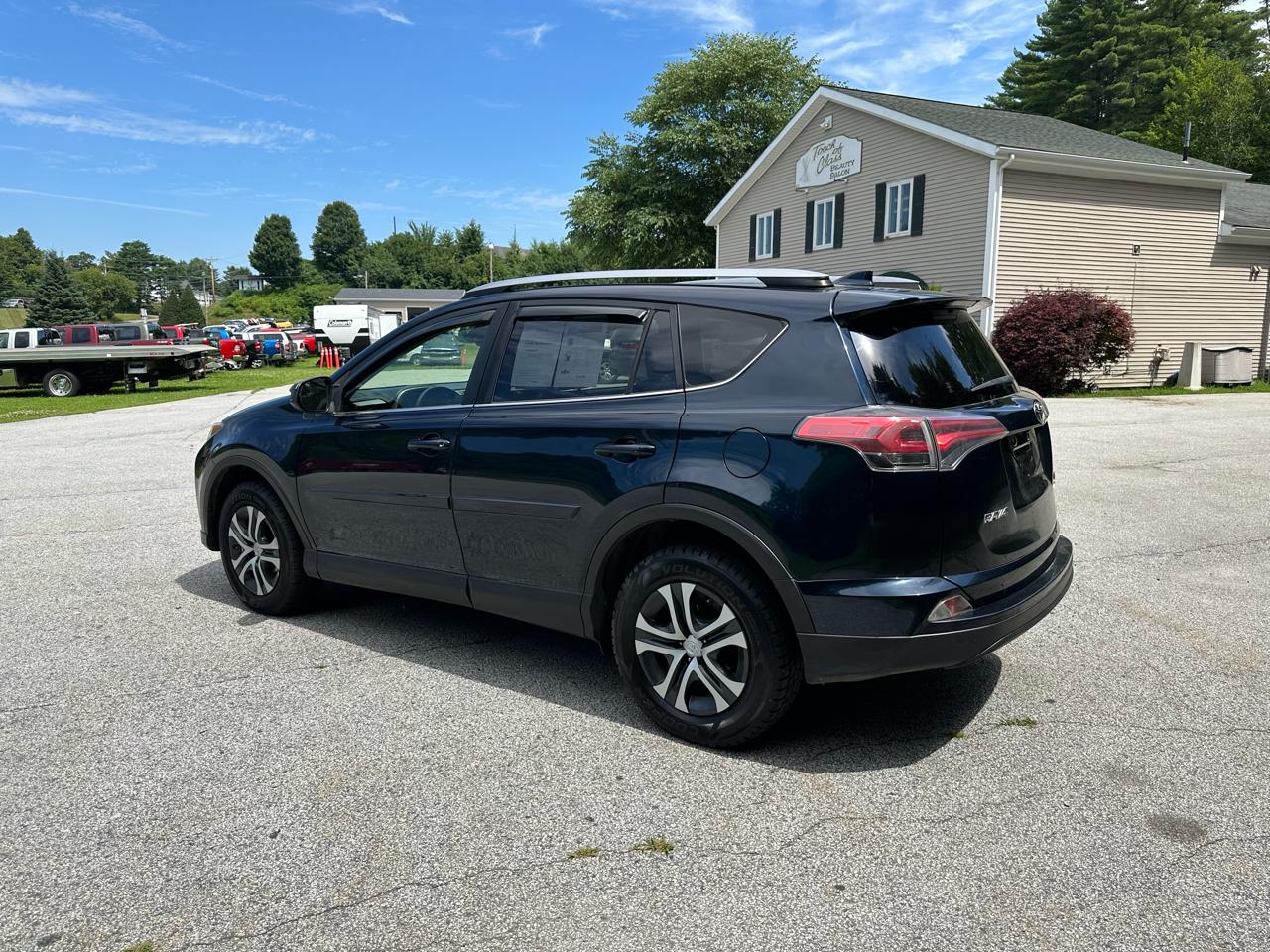 Toyota RAV4 LE AWD (Natl) 2018