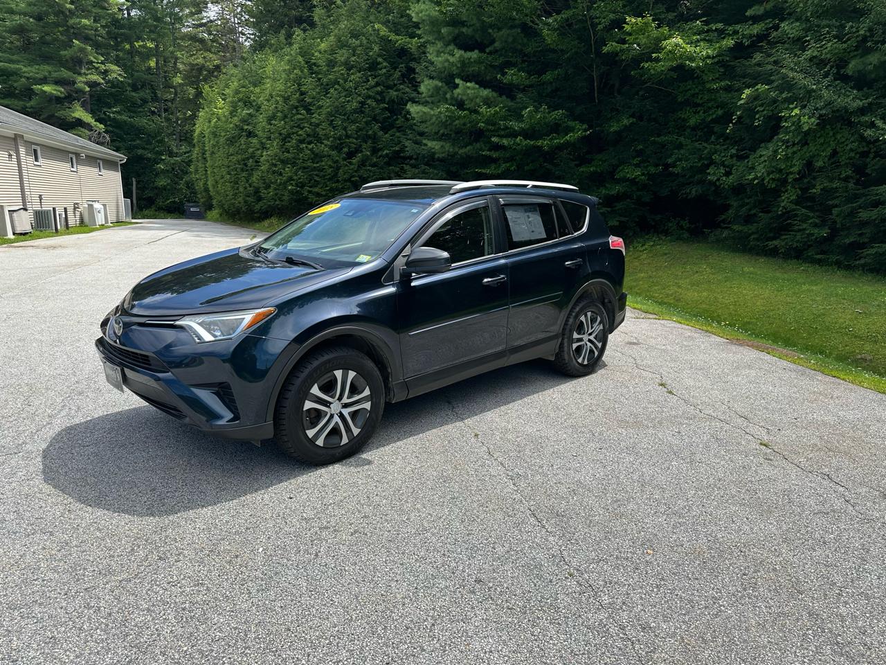 Toyota RAV4 LE AWD (Natl) 2018