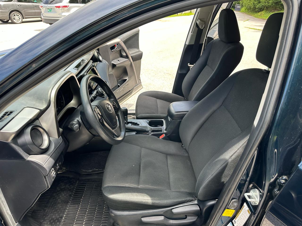 Toyota RAV4 LE AWD (Natl) 2018