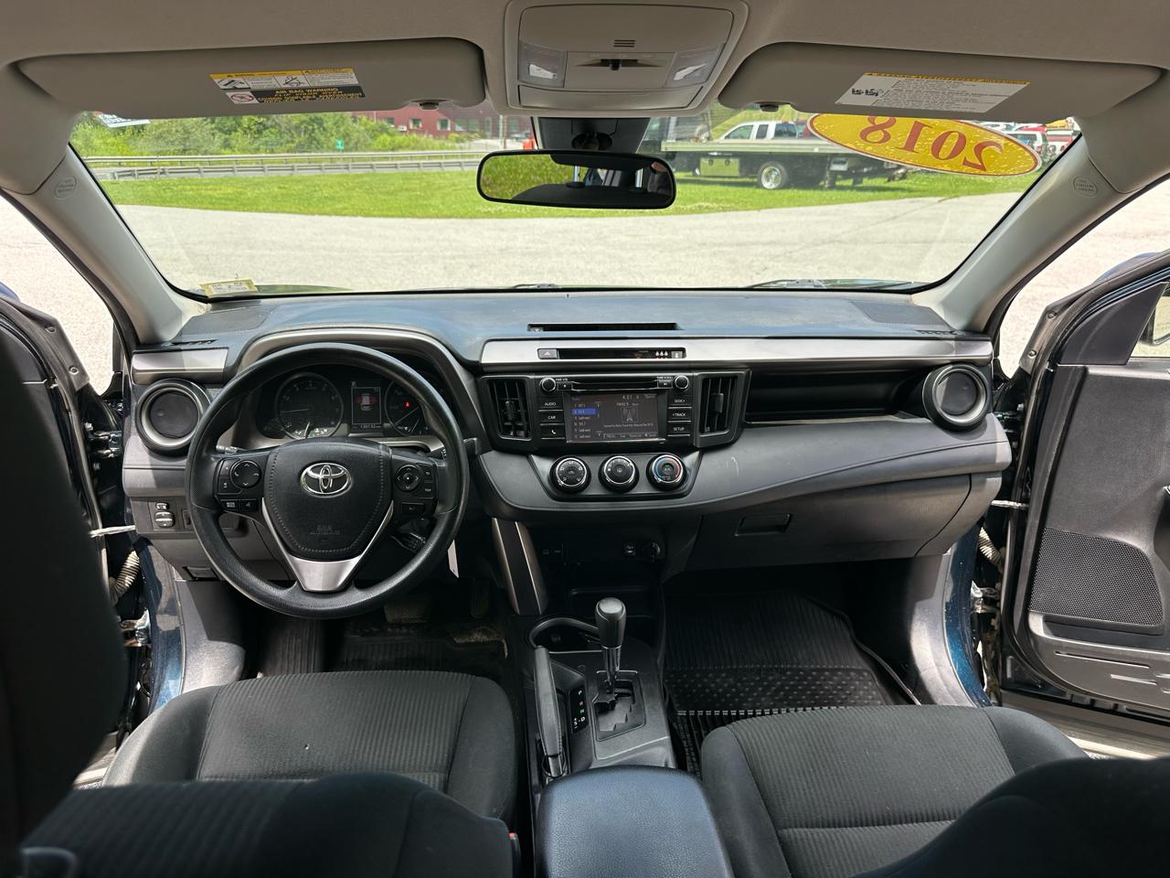 Toyota RAV4 LE AWD (Natl) 2018