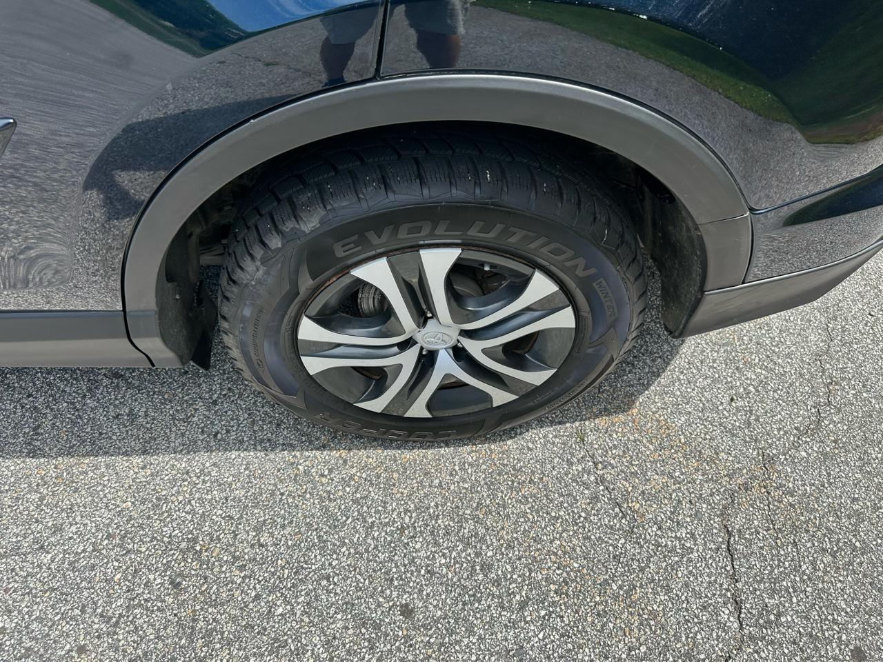 Toyota RAV4 LE AWD (Natl) 2018