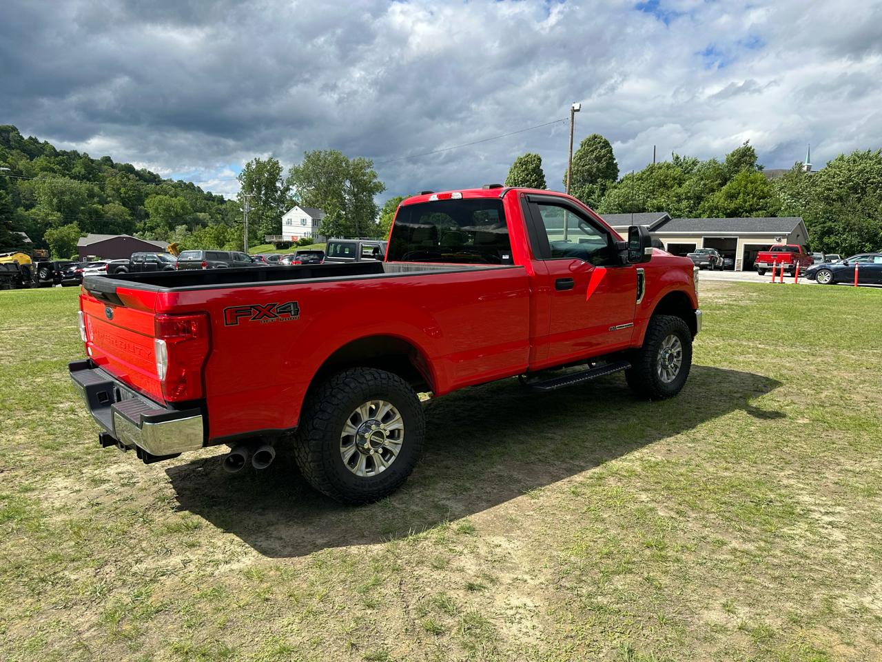 Ford Super Duty F-350 SRW XLT 4WD Reg Cab 8' Box 2022