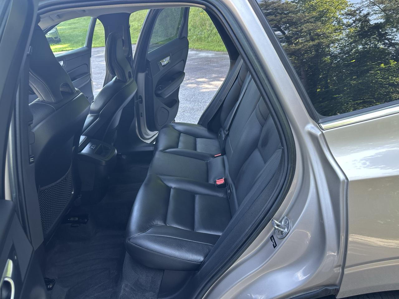 Volvo XC60 B5 AWD Plus Bright Theme 2023