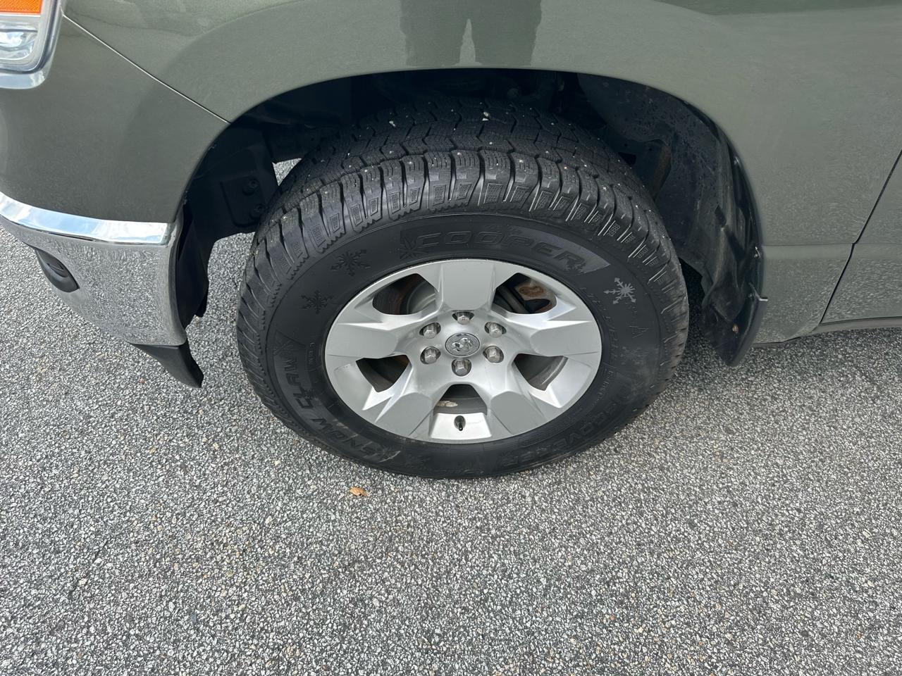 RAM 1500 Big Horn 4x4 Crew Cab 5'7" Box 2021