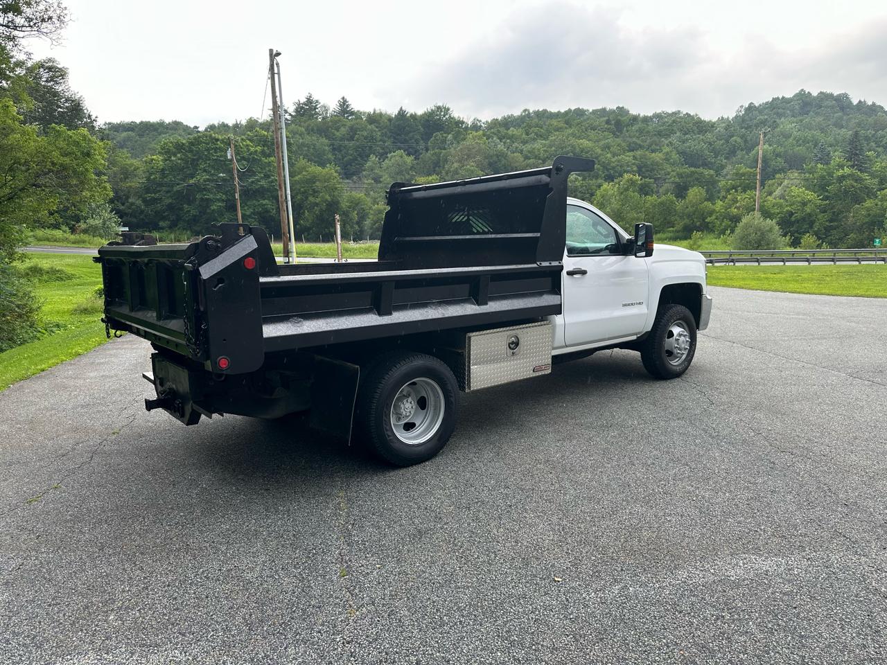 Chevrolet Silverado 3500HD 4WD Reg Cab 137.5" WB, 59.06" CA WT 2018