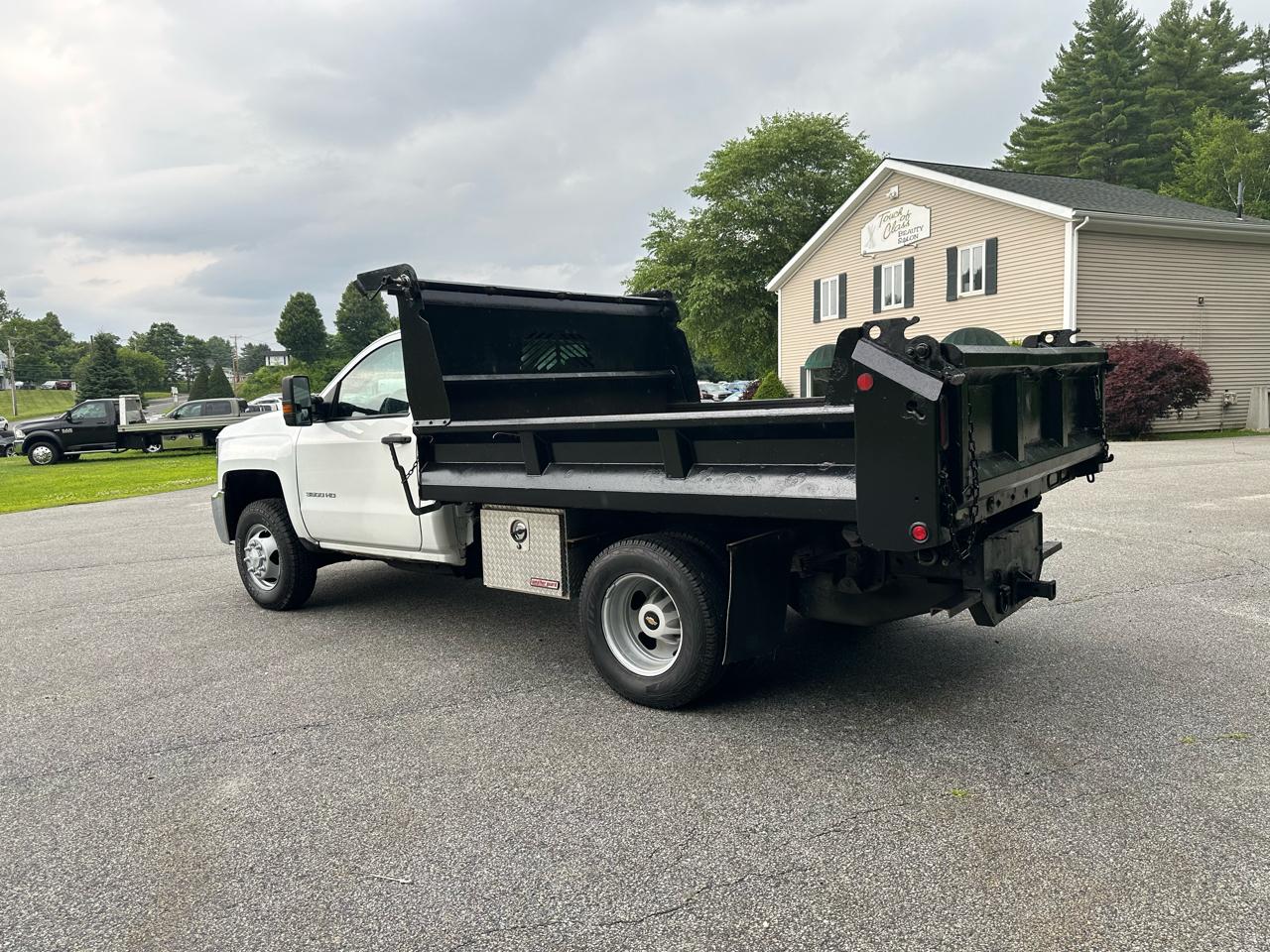 Chevrolet Silverado 3500HD 4WD Reg Cab 137.5" WB, 59.06" CA WT 2018