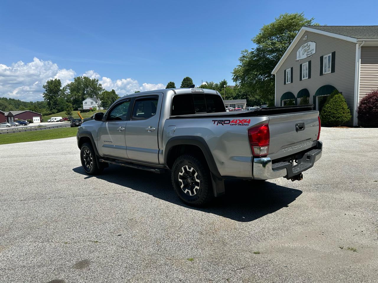 Toyota Tacoma 4WD Double Cab V6 MT TRD Off Road (Natl) 2017