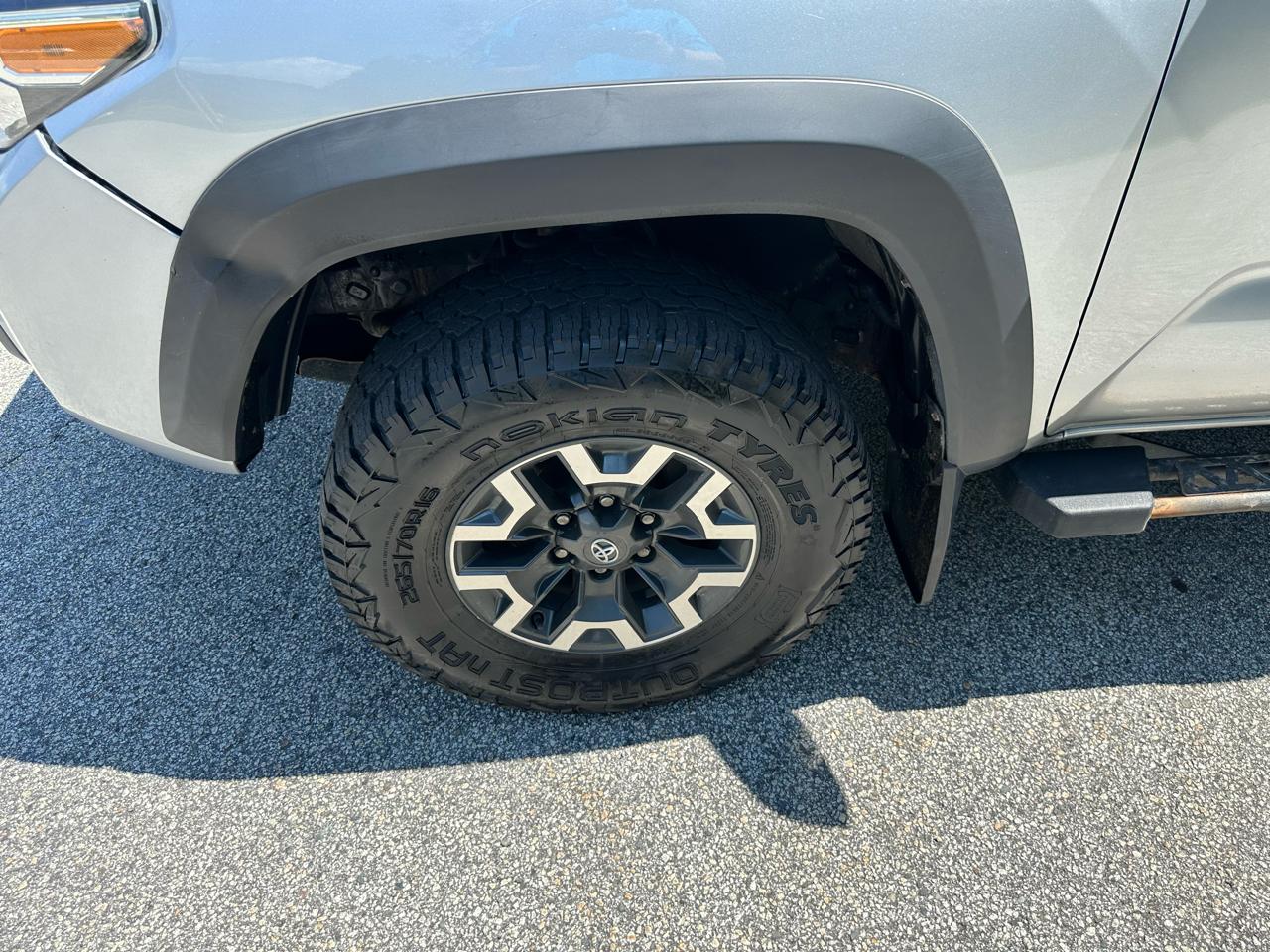 Toyota Tacoma 4WD Double Cab V6 MT TRD Off Road (Natl) 2017