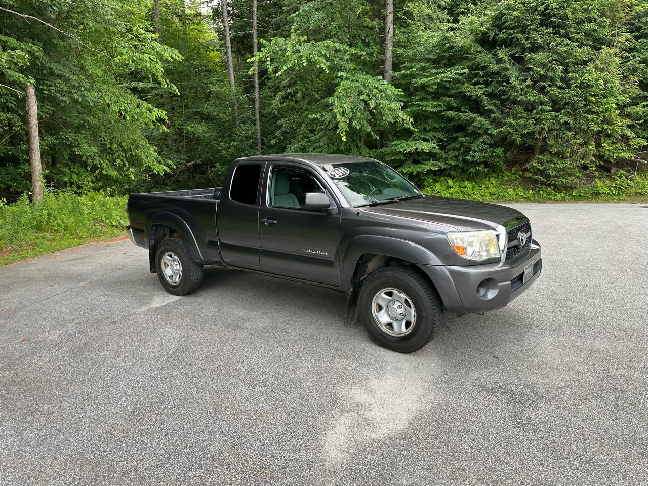 Toyota Tacoma 4WD Access I4 MT (Natl) 2011