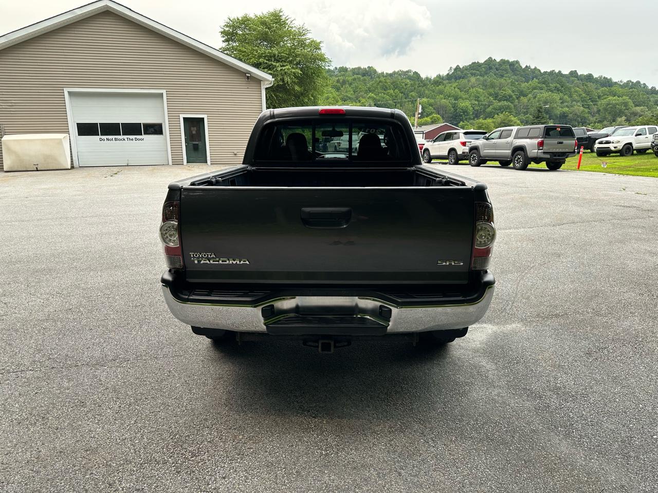 Toyota Tacoma 4WD Access I4 MT (Natl) 2011