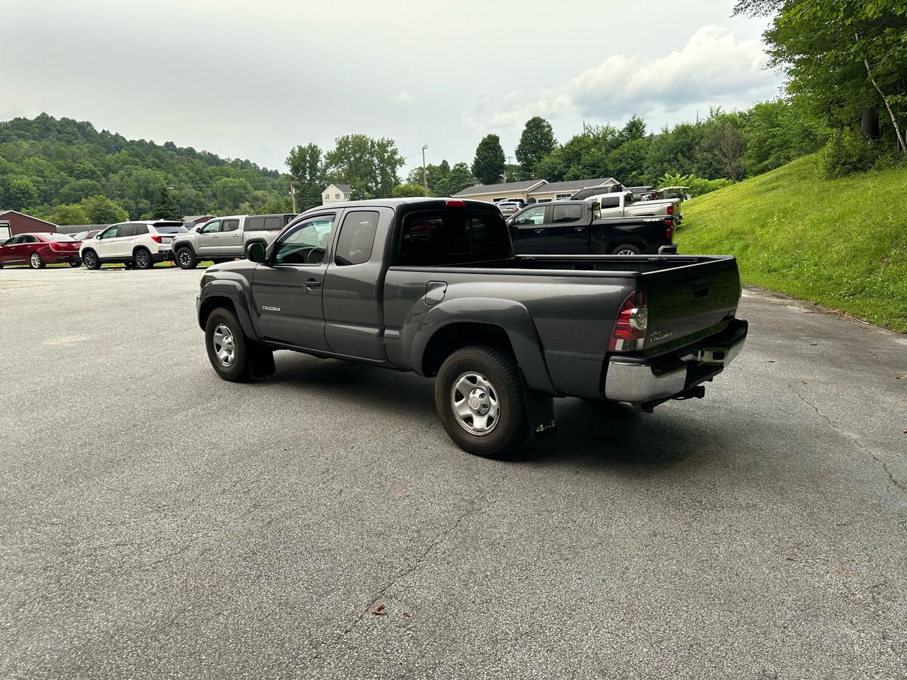 Toyota Tacoma 4WD Access I4 MT (Natl) 2011