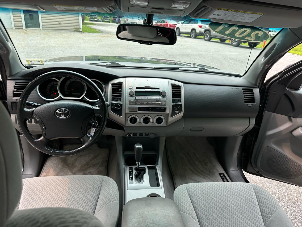 Toyota Tacoma 4WD Access I4 MT (Natl) 2011