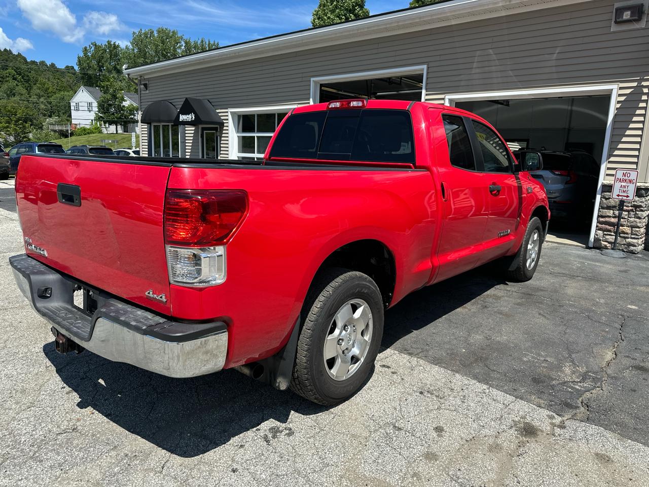 Toyota Tundra 4WD Truck Double Cab 5.7L V8 6-Spd AT (Natl) 2013