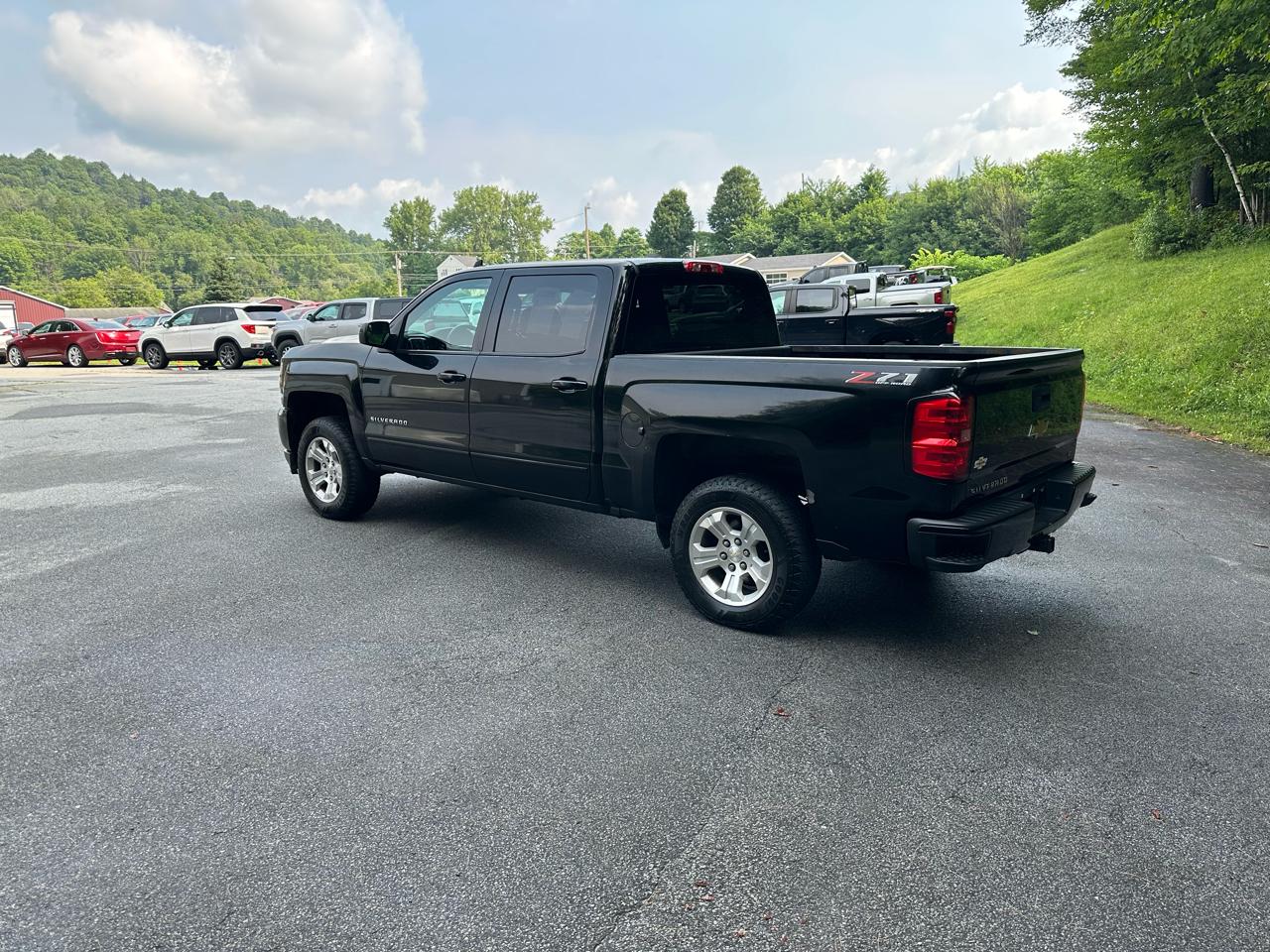 Chevrolet Silverado 1500 4WD Crew Cab 143.5" LT w/2LT 2018