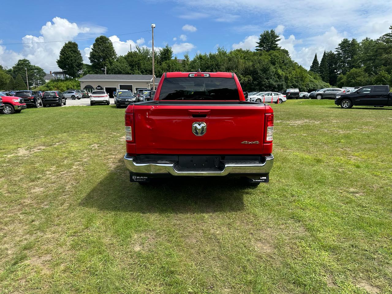 RAM 1500 Big Horn 4x4 Quad Cab 6'4" Box 2022