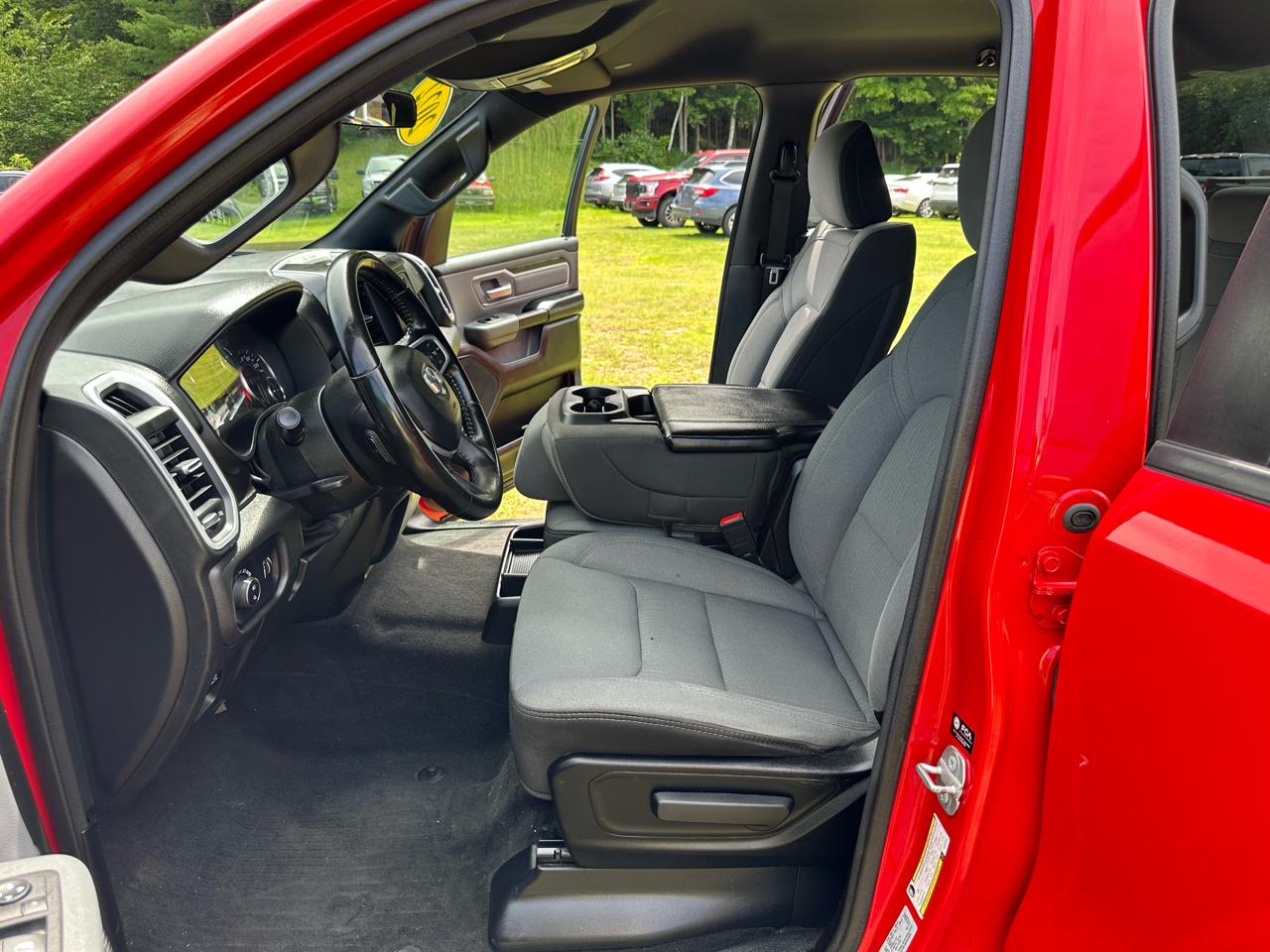 RAM 1500 Big Horn 4x4 Quad Cab 6'4" Box 2022