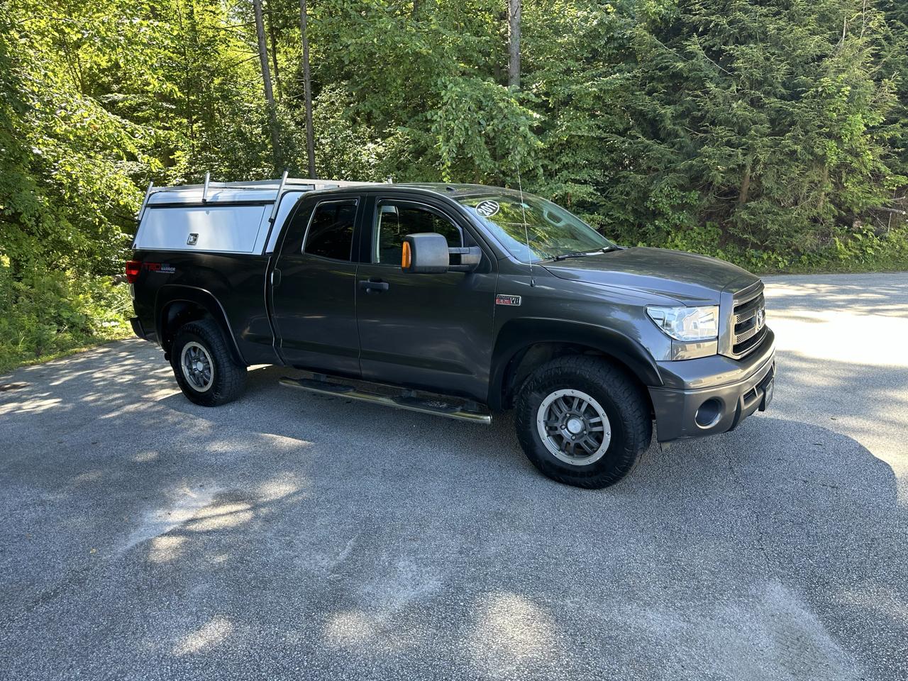 Toyota Tundra 4WD Truck Dbl 5.7L V8 6-Spd AT (Natl) 2011