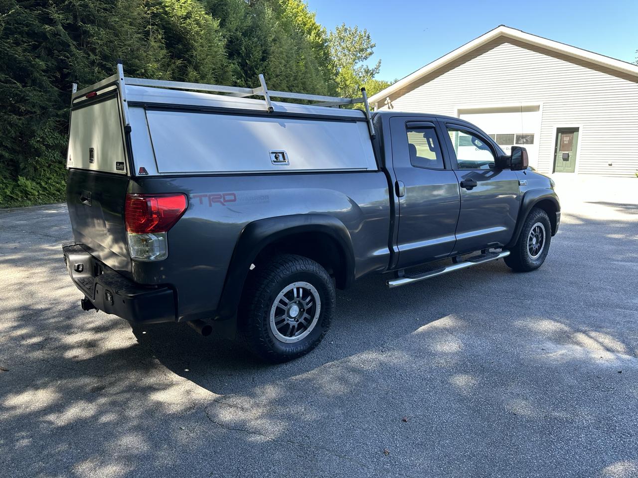 Toyota Tundra 4WD Truck Dbl 5.7L V8 6-Spd AT (Natl) 2011