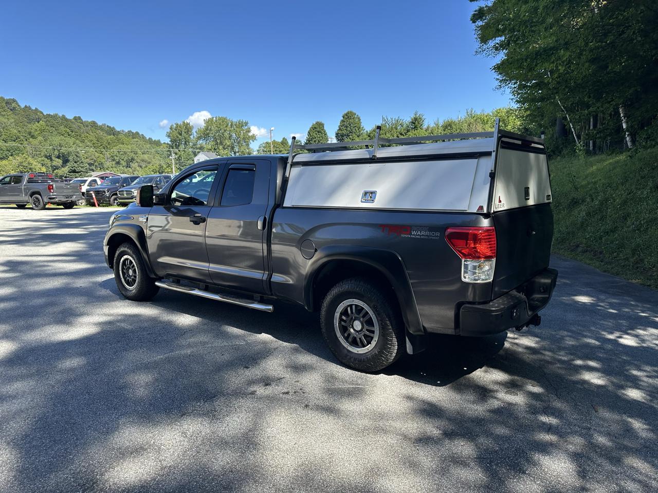 Toyota Tundra 4WD Truck Dbl 5.7L V8 6-Spd AT (Natl) 2011