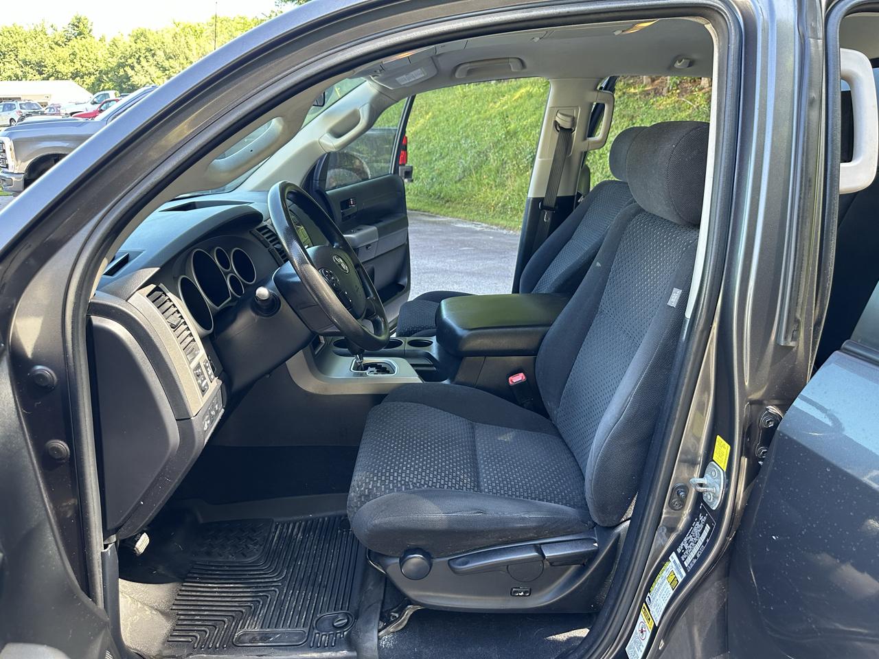 Toyota Tundra 4WD Truck Dbl 5.7L V8 6-Spd AT (Natl) 2011
