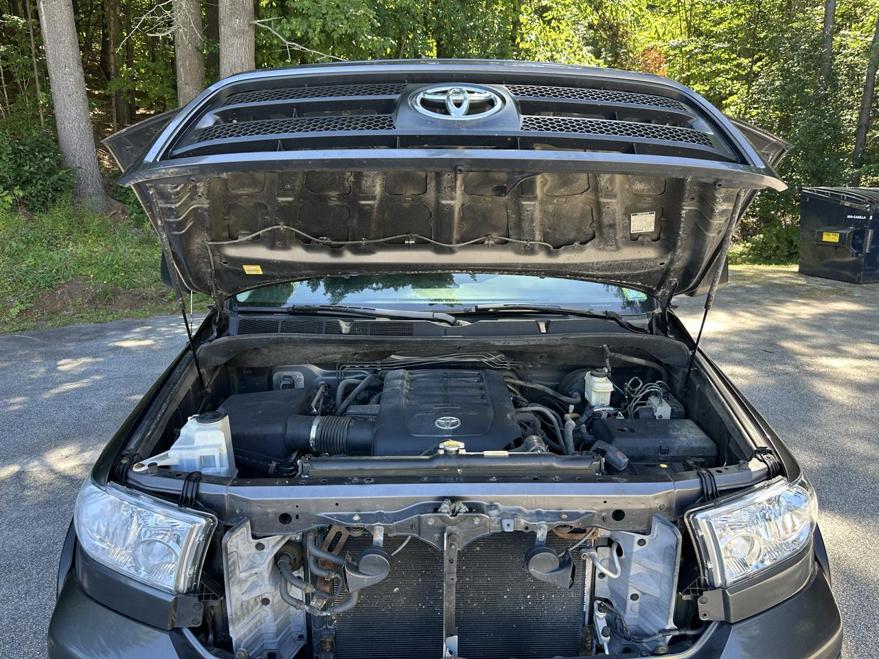 Toyota Tundra 4WD Truck Dbl 5.7L V8 6-Spd AT (Natl) 2011