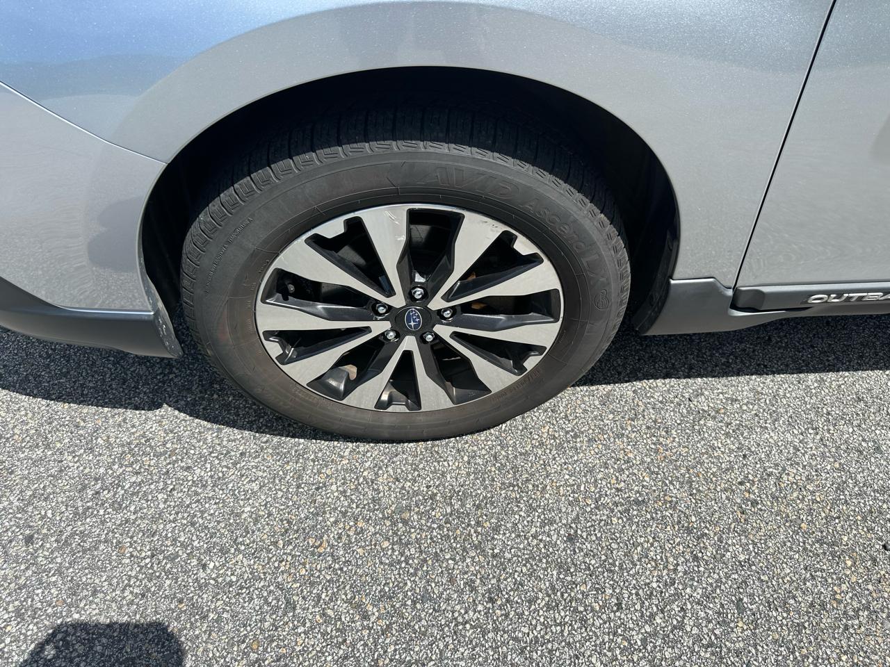 Subaru Outback 4dr Wgn 2.5i Limited PZEV 2015