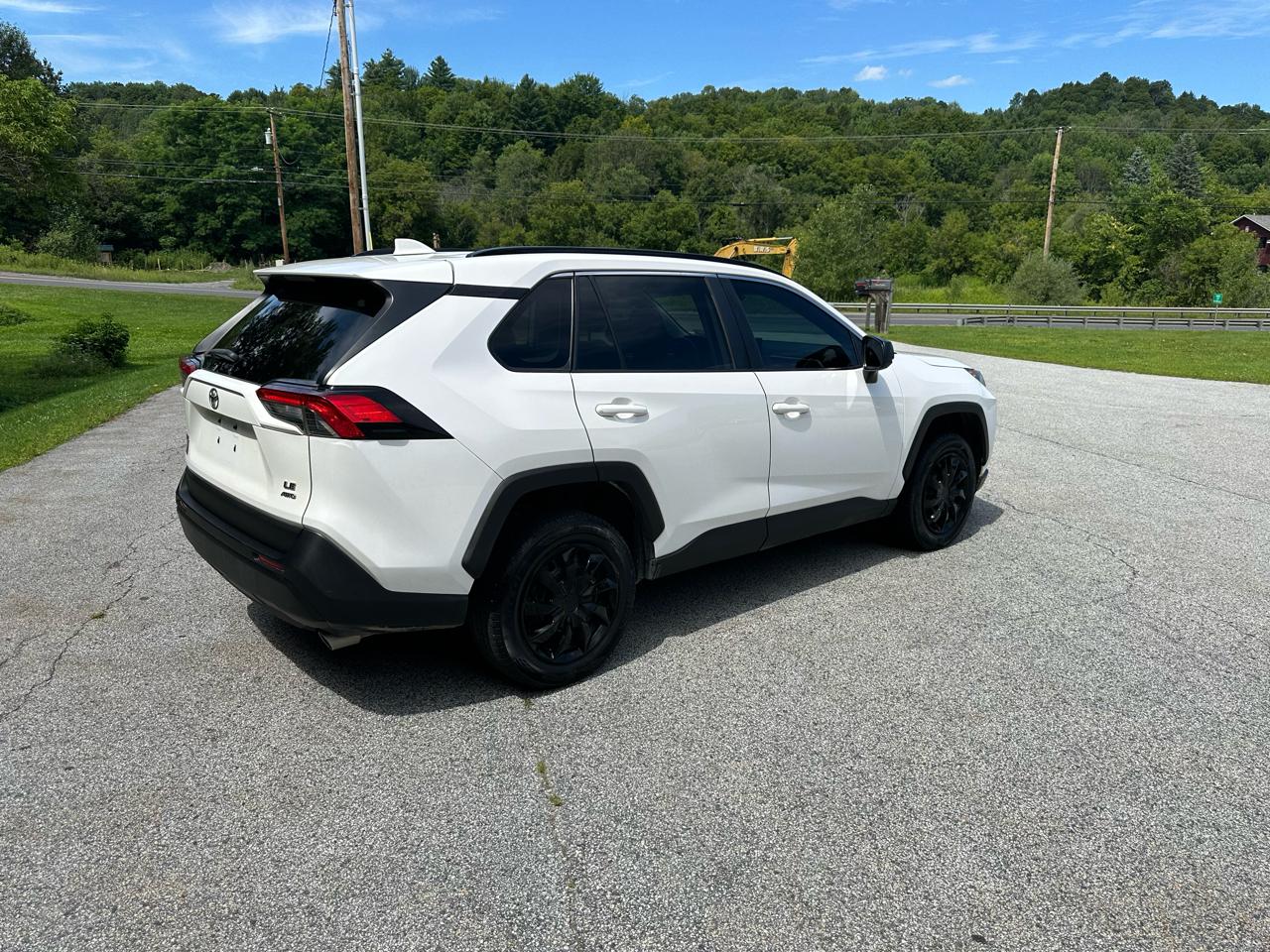 Toyota RAV4 LE AWD (Natl) 2020