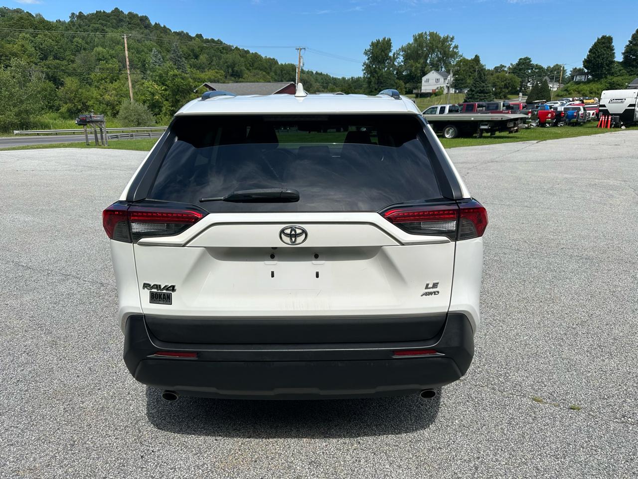 Toyota RAV4 LE AWD (Natl) 2020