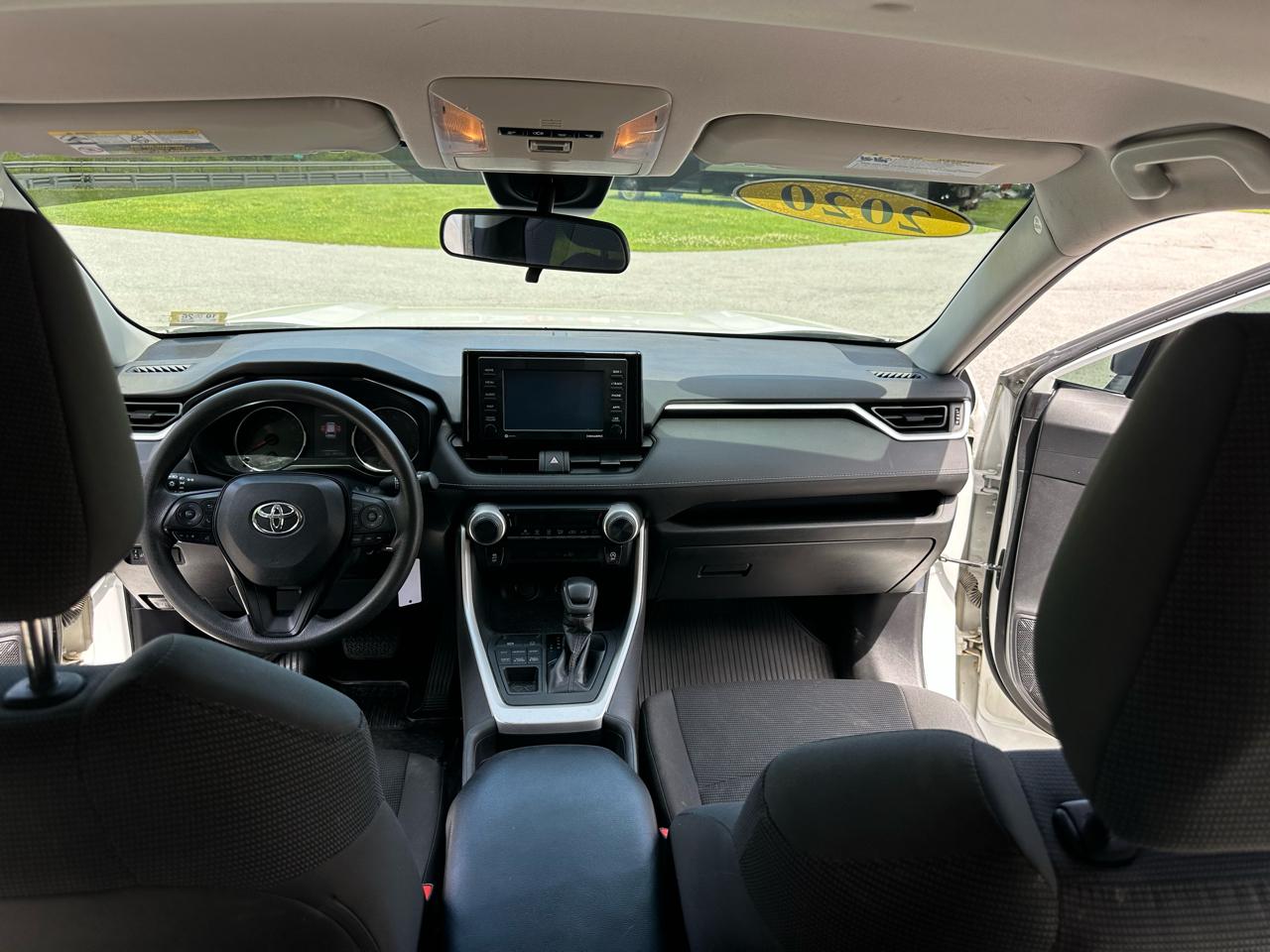 Toyota RAV4 LE AWD (Natl) 2020