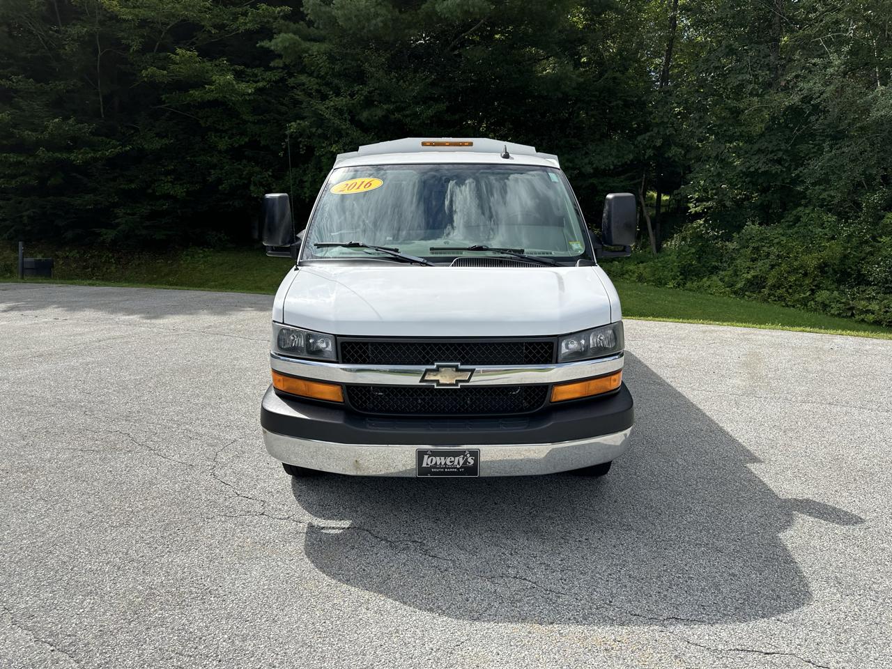 Chevrolet Express Commercial Cutaway 3500 Van 139" 2016