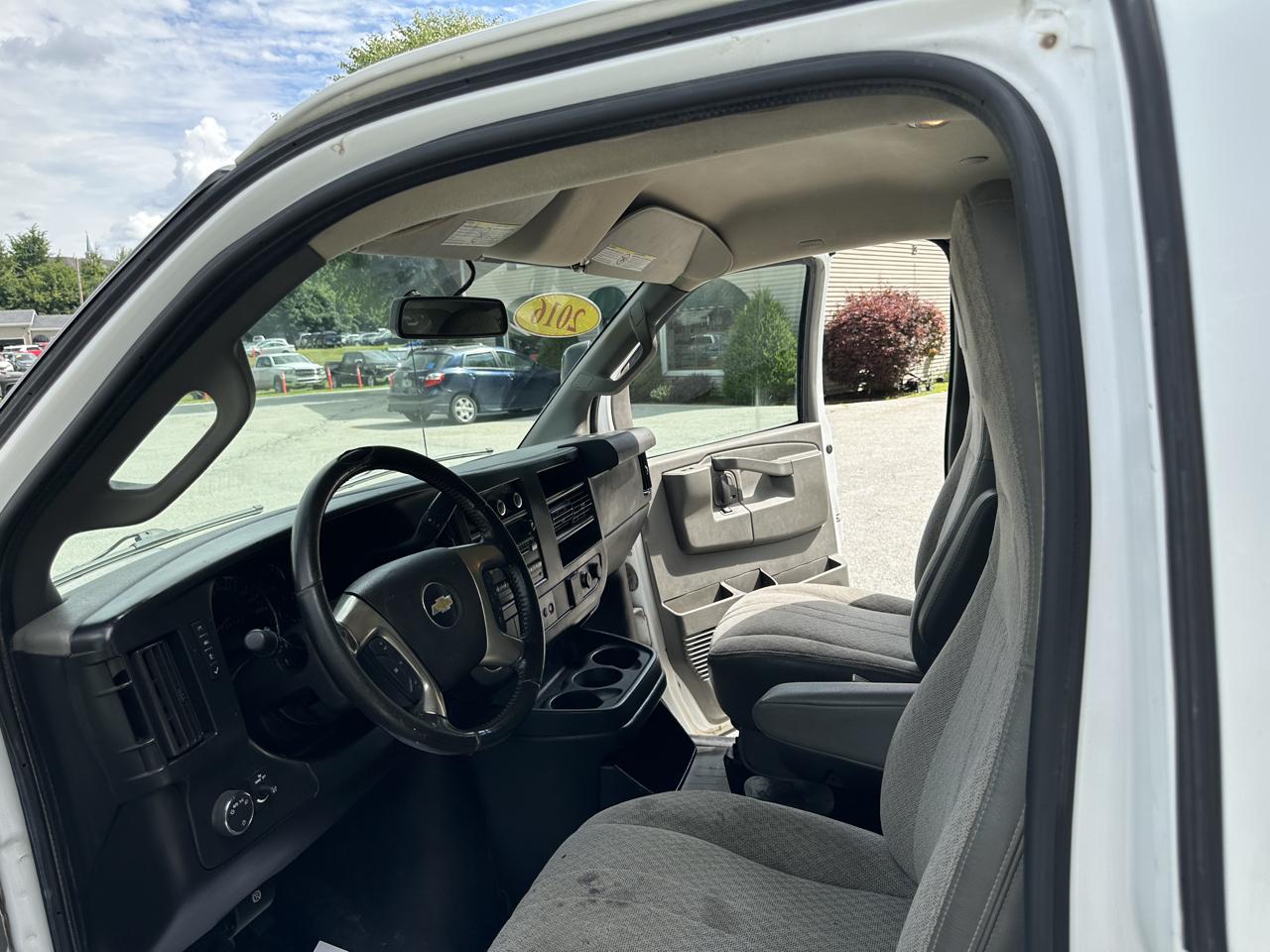Chevrolet Express Commercial Cutaway 3500 Van 139" 2016