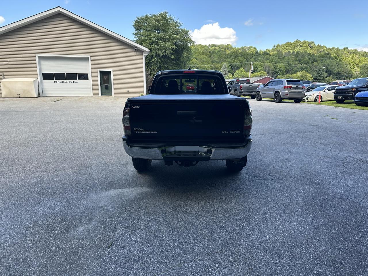 Toyota Tacoma 4WD Access Cab V6 AT (Natl) 2015