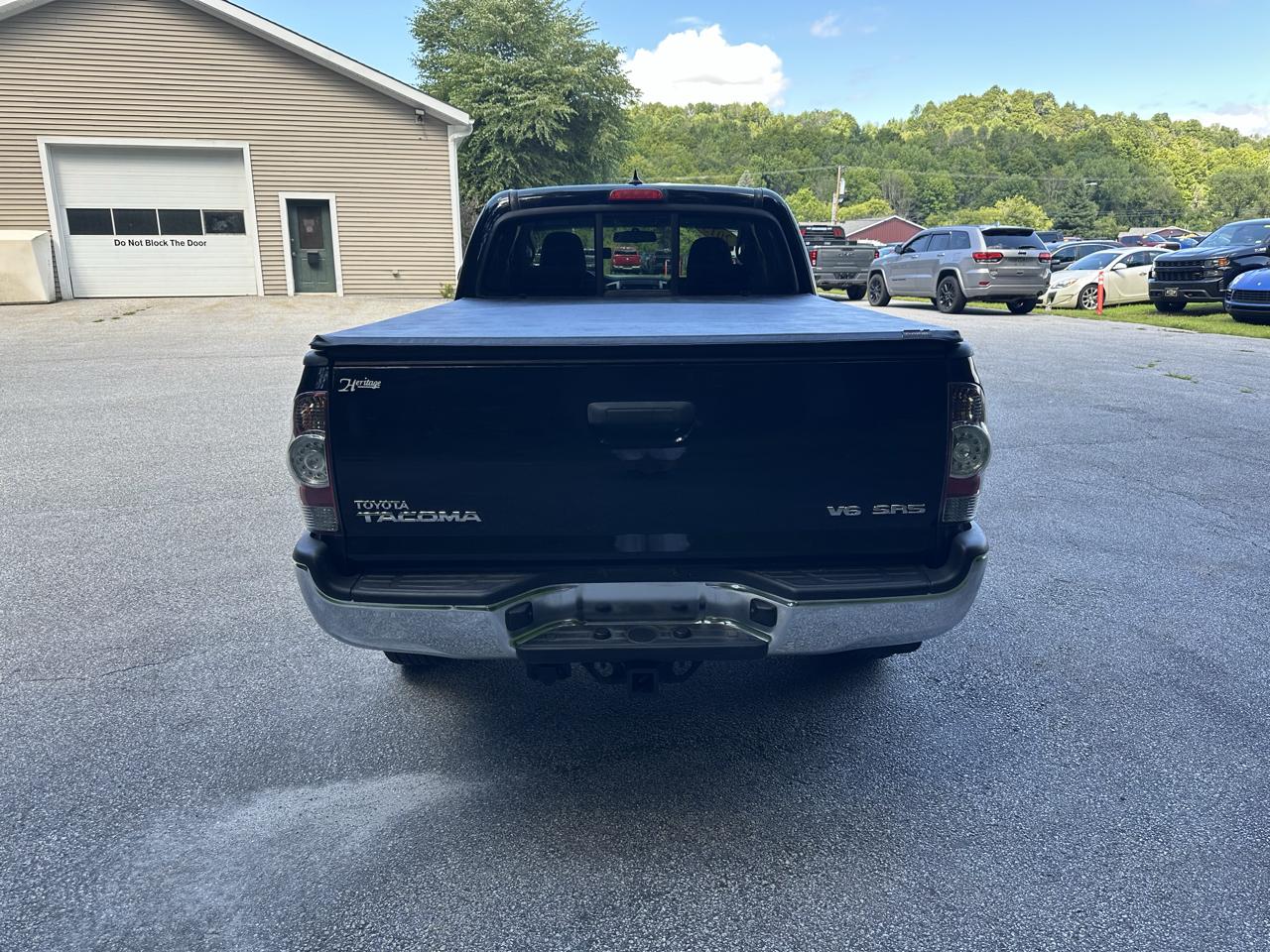 Toyota Tacoma 4WD Access Cab V6 AT (Natl) 2015