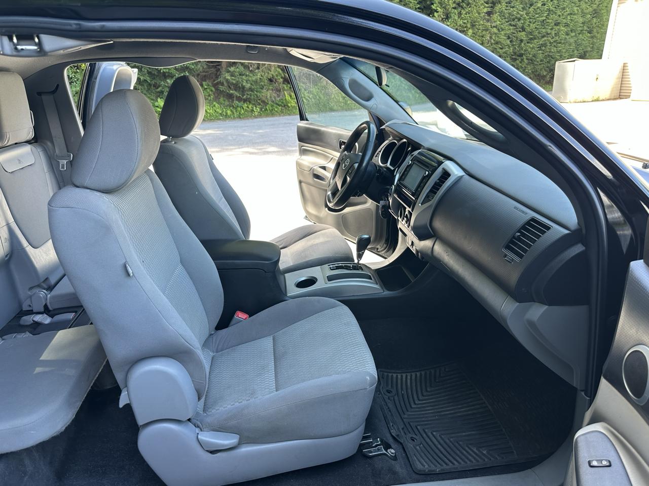 Toyota Tacoma 4WD Access Cab V6 AT (Natl) 2015