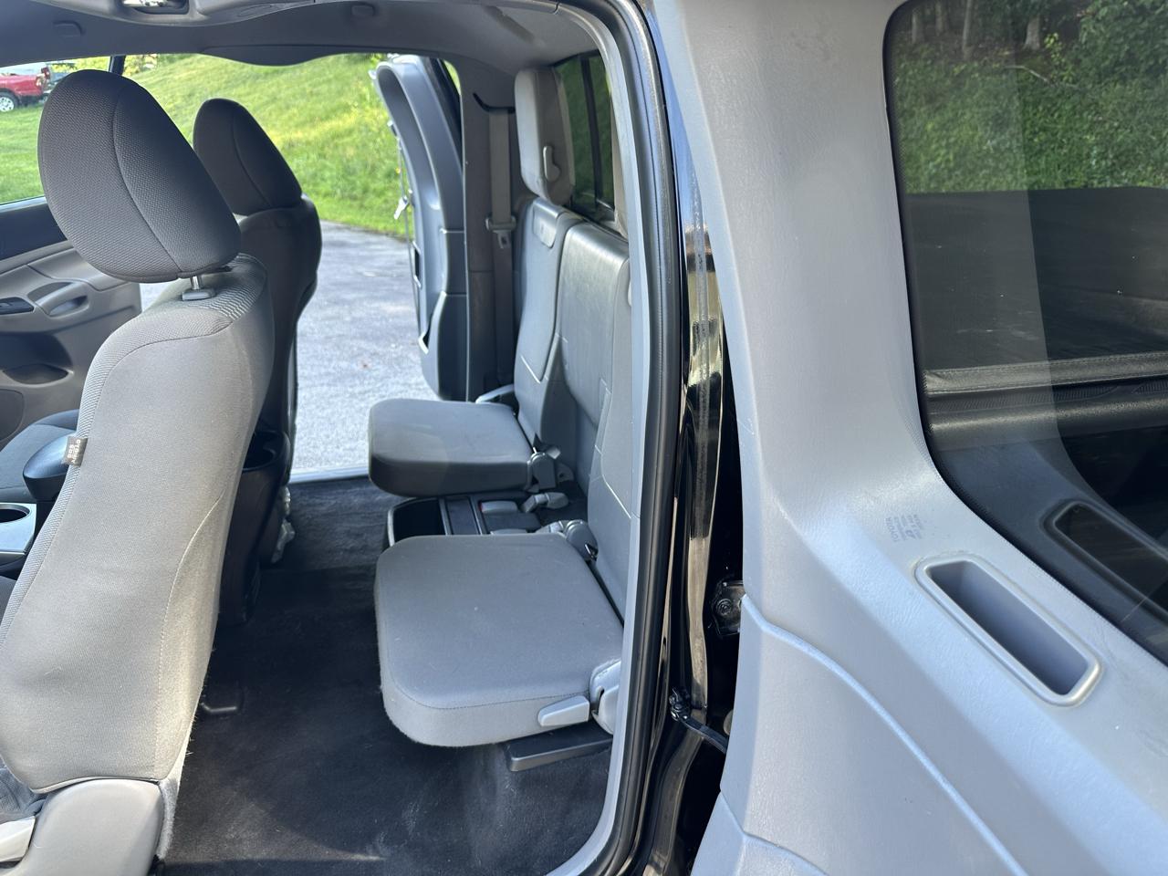 Toyota Tacoma 4WD Access Cab V6 AT (Natl) 2015
