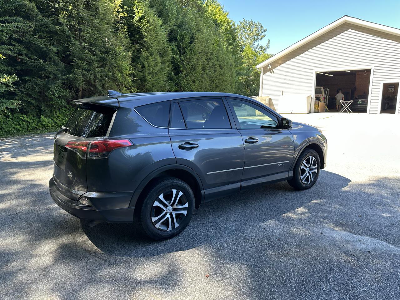 Toyota RAV4 LE AWD (Natl) 2018
