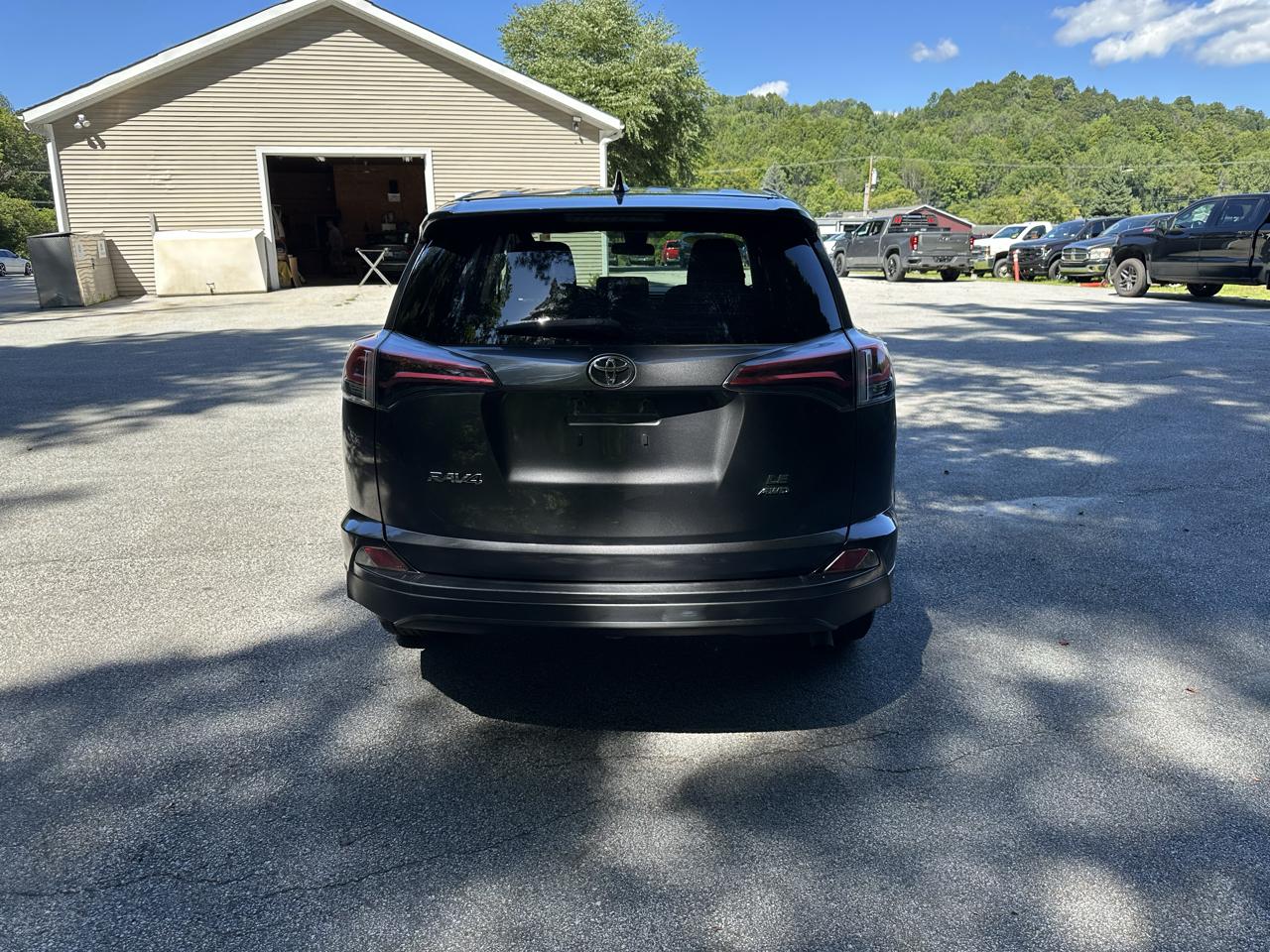 Toyota RAV4 LE AWD (Natl) 2018