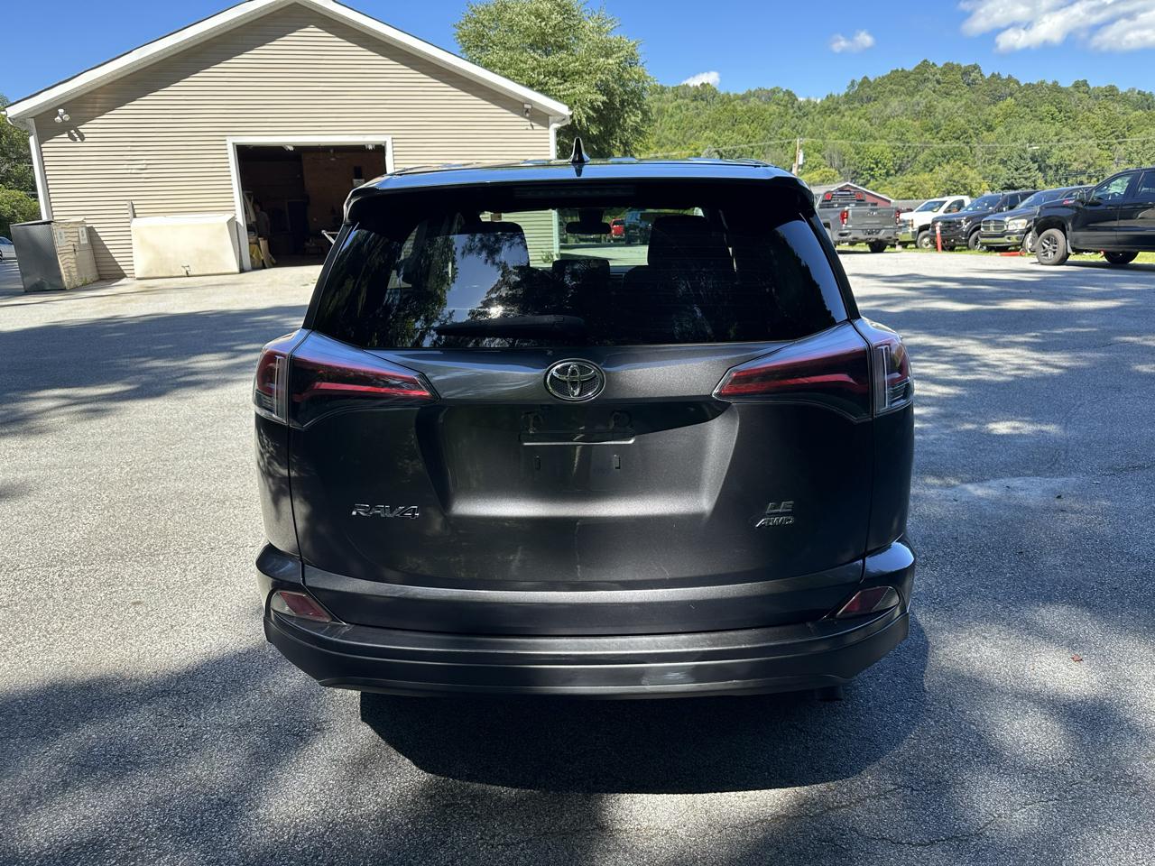 Toyota RAV4 LE AWD (Natl) 2018