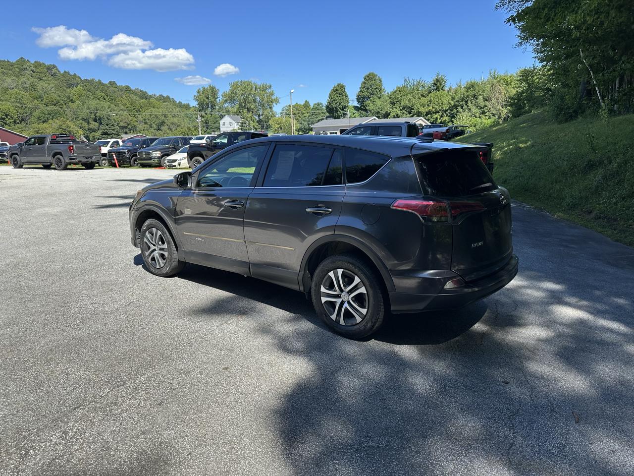 Toyota RAV4 LE AWD (Natl) 2018