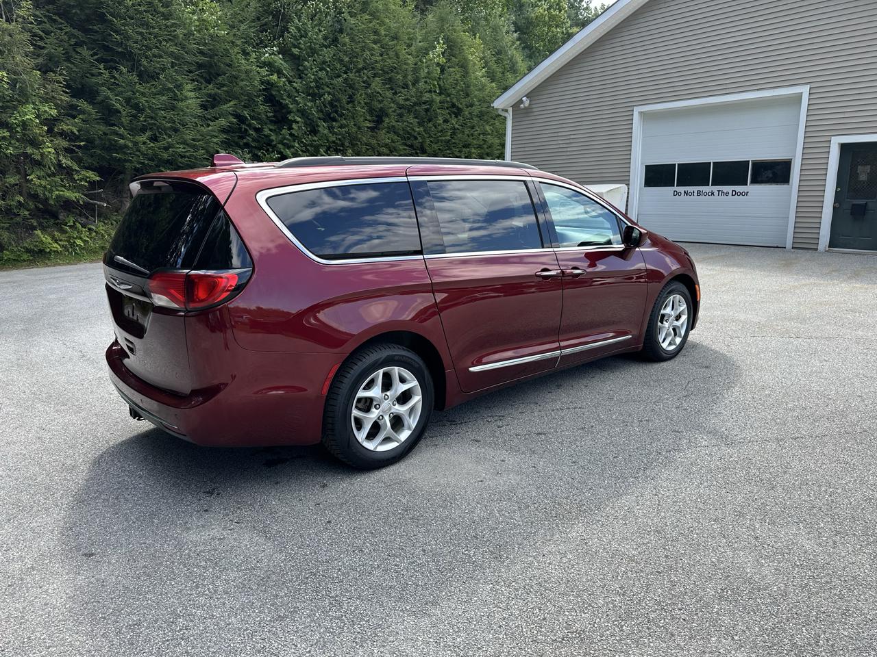 Chrysler Pacifica Touring-L FWD 2017