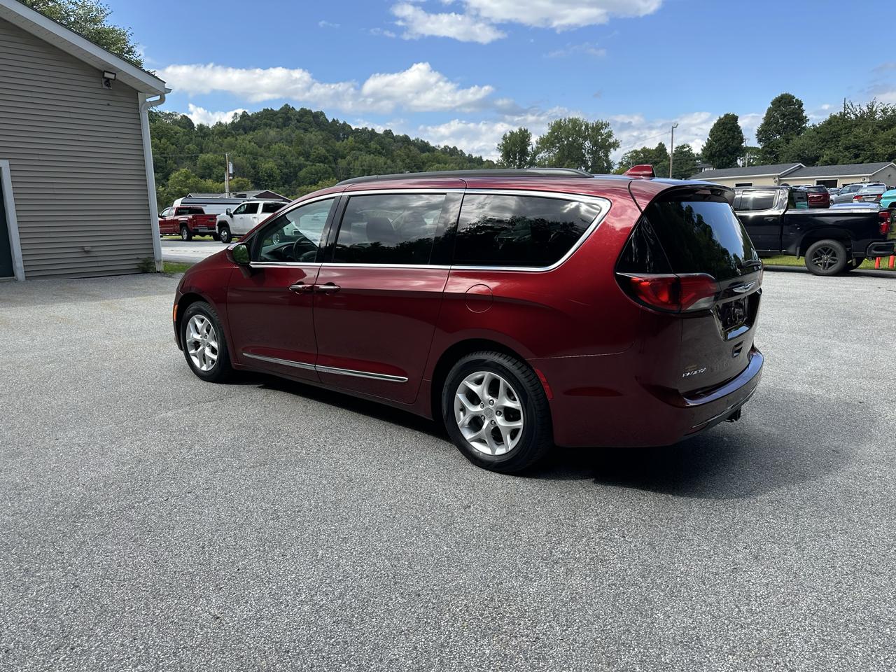 Chrysler Pacifica Touring-L FWD 2017